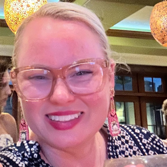 Meet your Posher, Melissa - Picture 2 of 8